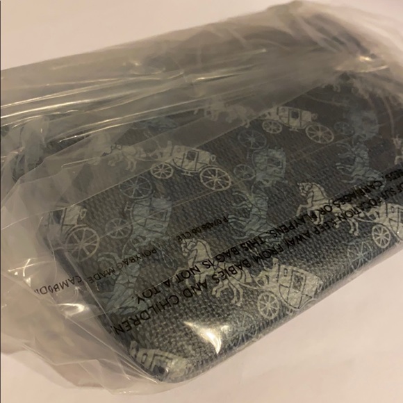 COACH LARGE WRISTLET NEW IN PACKAGING - Picture 8 of 16
